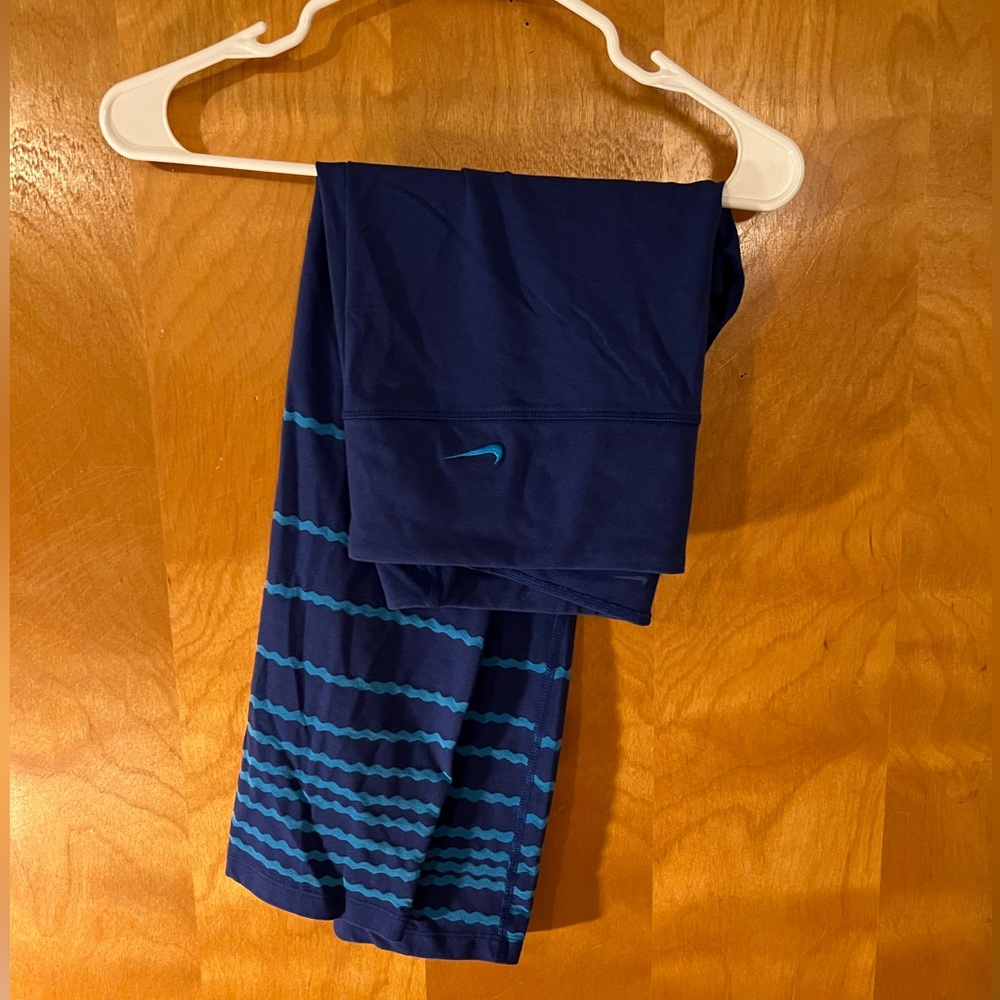Nike DRI-FIT leggings for women in a size XL
